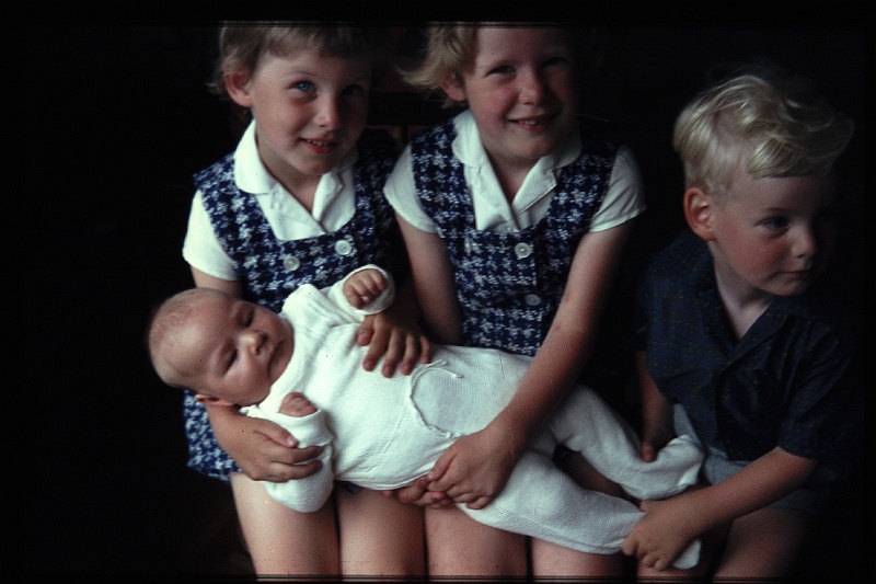 34.Gronau juli 1968 Brigitte,Marion,Peter,Jurgen.JPG
